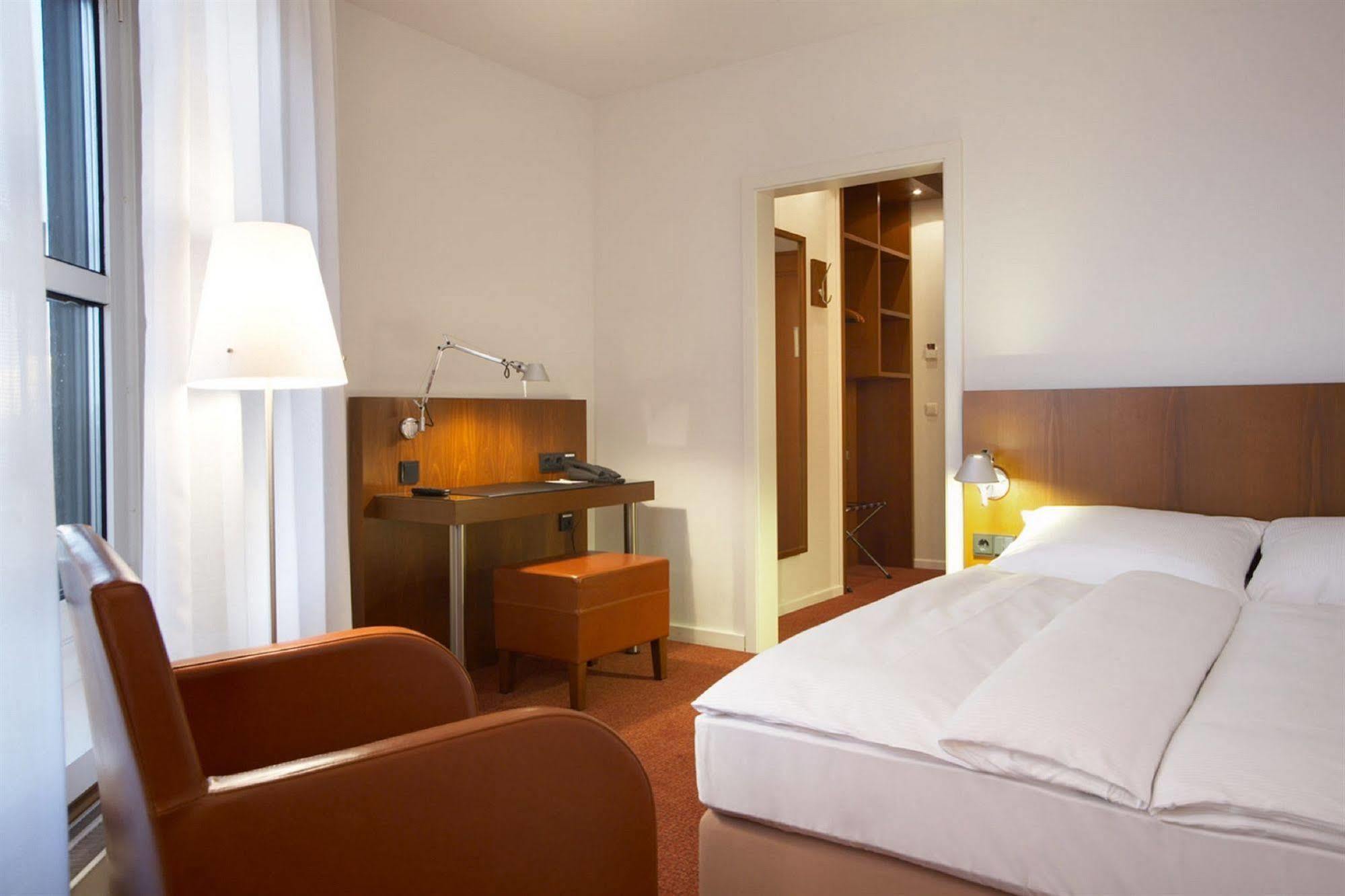 Hotel Hafen Hamburg Exterior photo