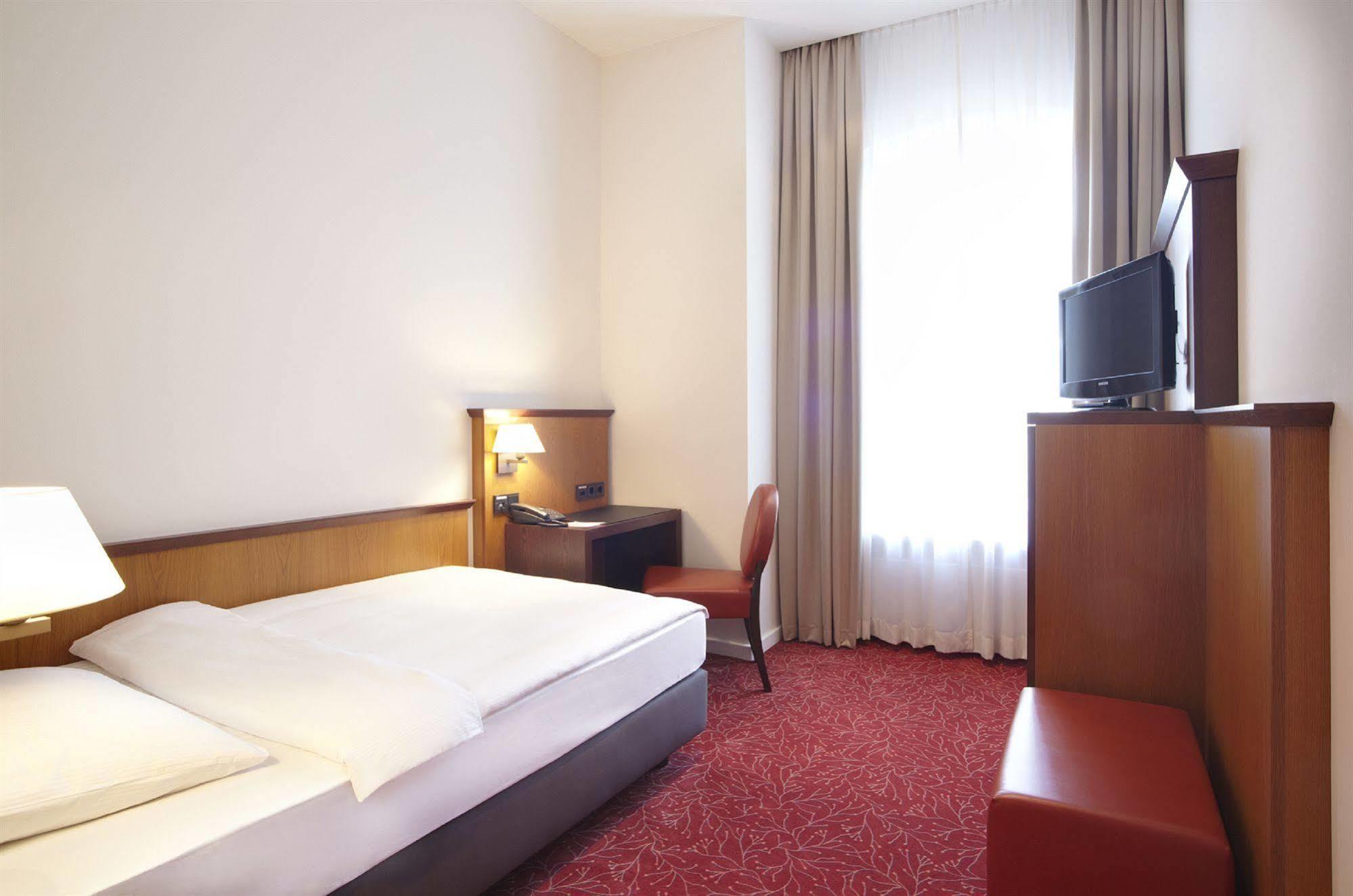 Hotel Hafen Hamburg Exterior photo