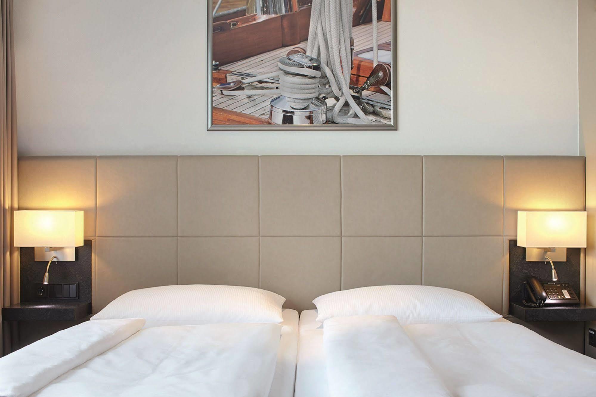 Hotel Hafen Hamburg Exterior photo